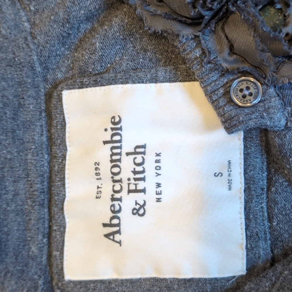 ⭐2/$20 Abercrombie & Fitch Gray Cardigan - Picture 6 of 6